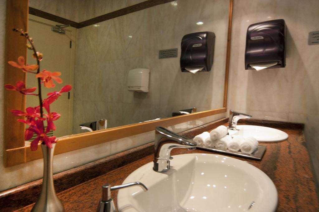 Ayla Hotel El Ayn Oda fotoğraf